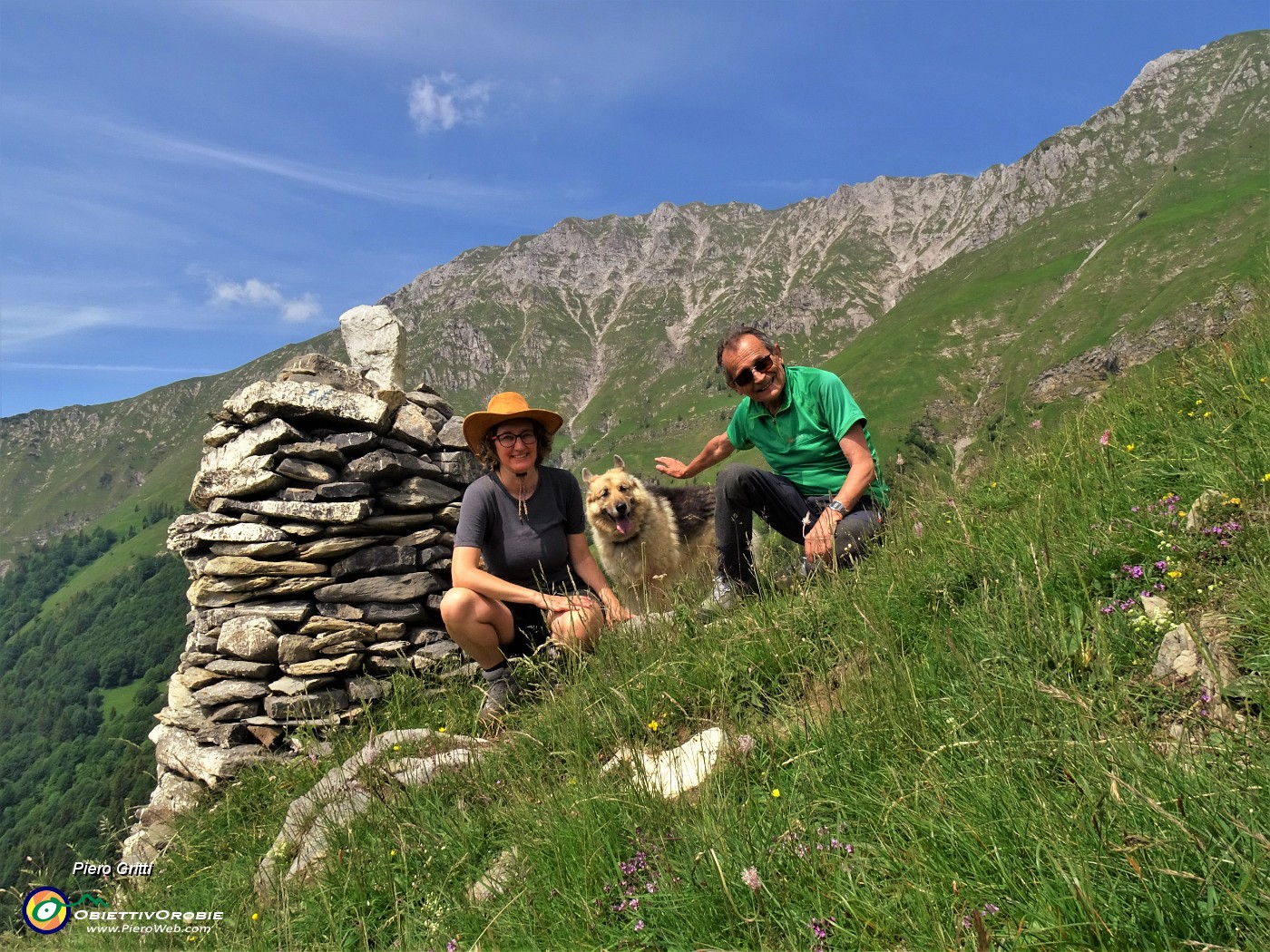 27 'L'Omo' (1600 m) con vista in Menna (2300 m).JPG